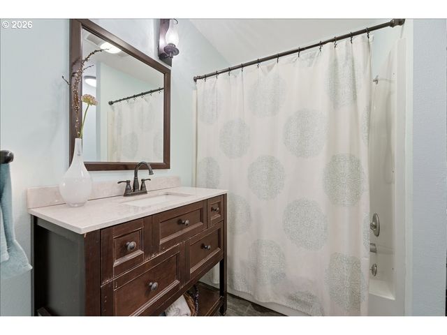 6910 Ne PACIFIC St, Portland, OR 97213