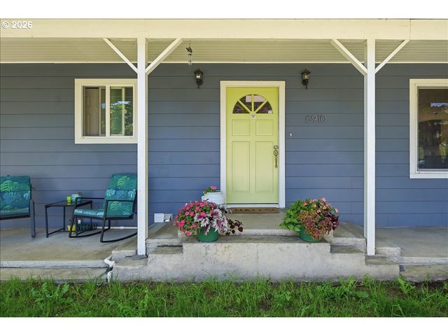 6910 Ne PACIFIC St, Portland, OR 97213