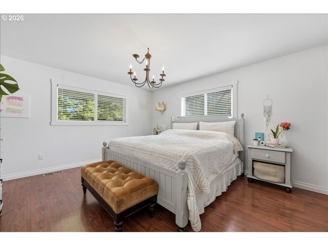 6910 Ne PACIFIC St, Portland, OR 97213