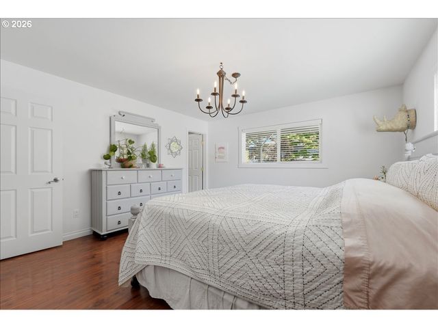 6910 Ne PACIFIC St, Portland, OR 97213