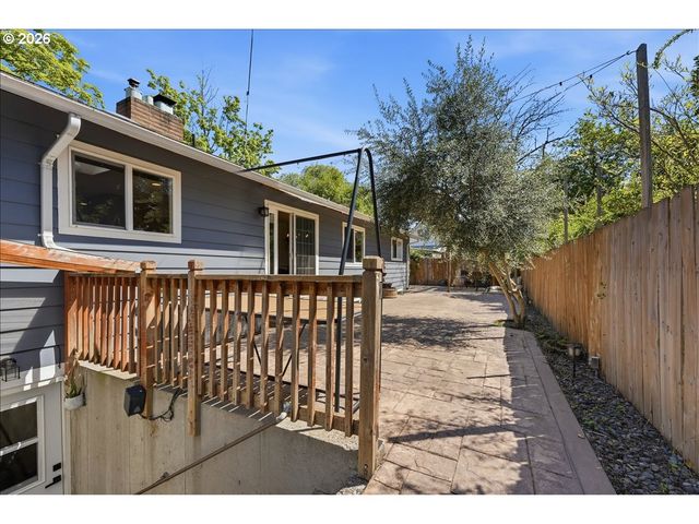 6910 Ne PACIFIC St, Portland, OR 97213