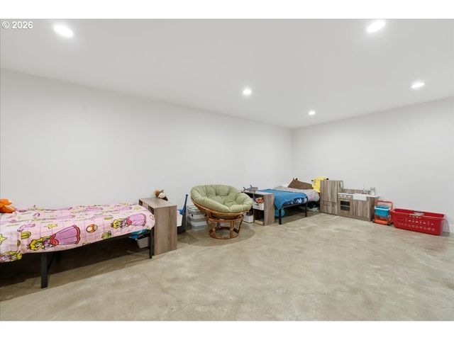 6910 Ne PACIFIC St, Portland, OR 97213