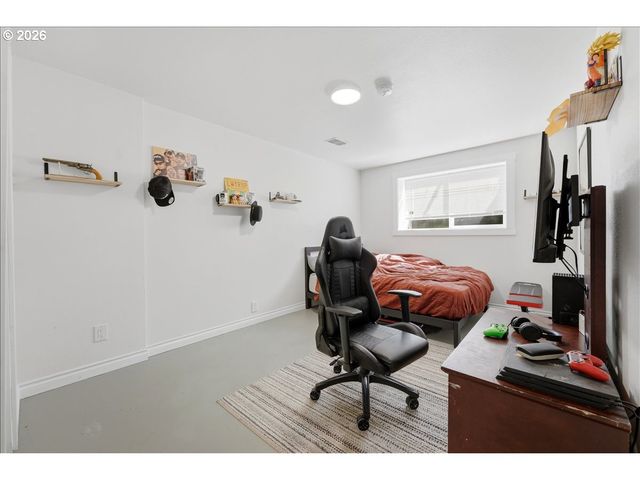 6910 Ne PACIFIC St, Portland, OR 97213