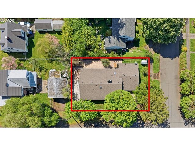 6910 Ne PACIFIC St, Portland, OR 97213