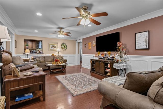 307 Crestview Dr, Dickson, TN 37055