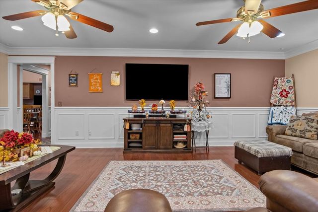 307 Crestview Dr, Dickson, TN 37055