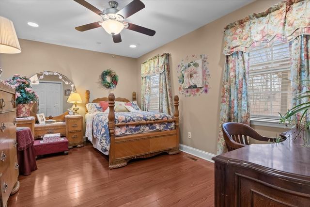 307 Crestview Dr, Dickson, TN 37055