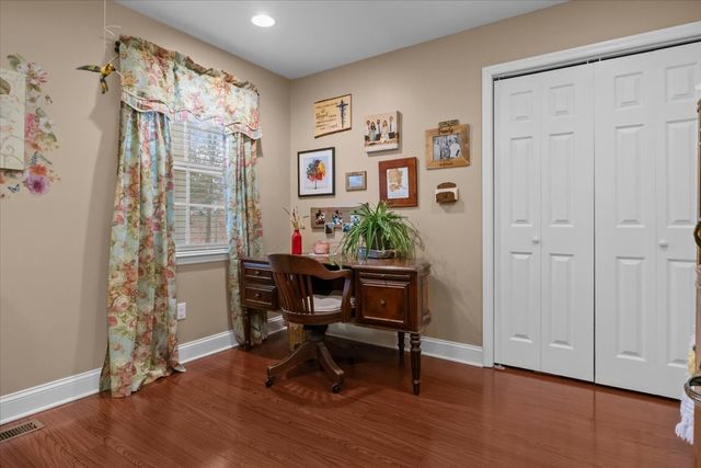 307 Crestview Dr, Dickson, TN 37055