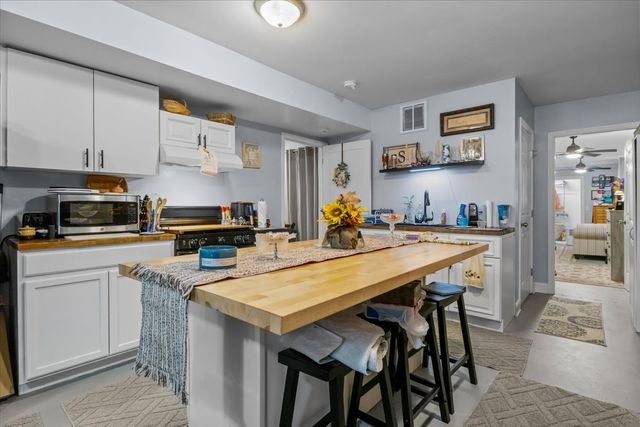 307 Crestview Dr, Dickson, TN 37055