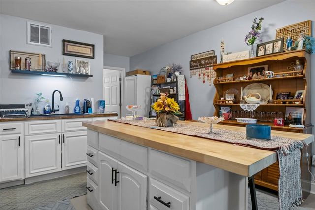 307 Crestview Dr, Dickson, TN 37055