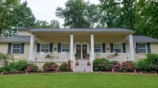 307 Crestview Dr, Dickson, TN 37055