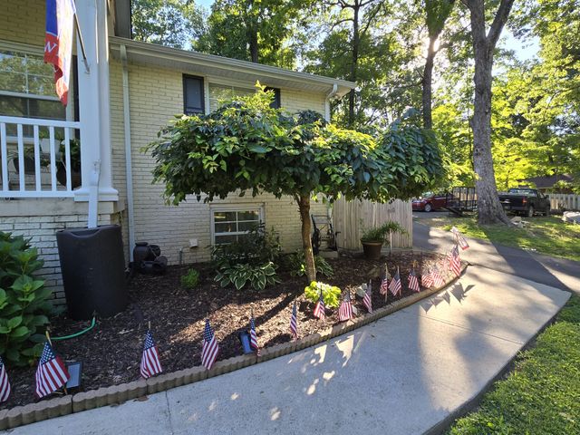 307 Crestview Dr, Dickson, TN 37055