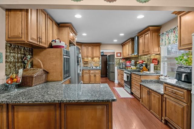 307 Crestview Dr, Dickson, TN 37055