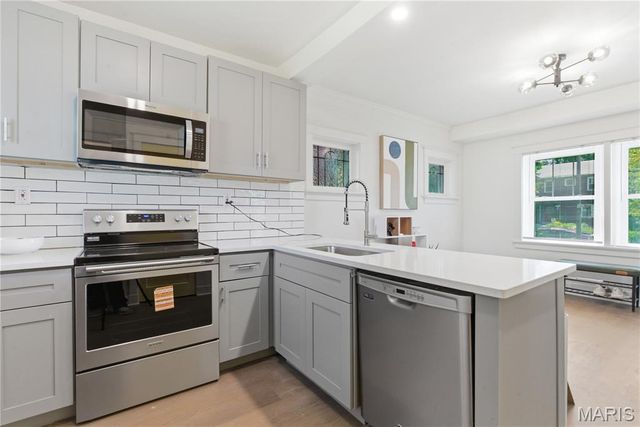 6769 Chamberlain Avenue, St Louis, MO 63130