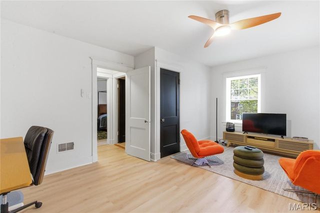 6769 Chamberlain Avenue, St Louis, MO 63130