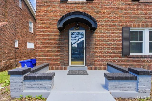 6769 Chamberlain Avenue, St Louis, MO 63130