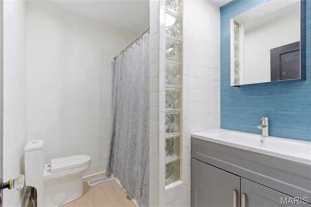 6769 Chamberlain Avenue, St Louis, MO 63130