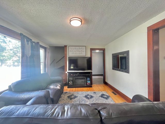 611 16th Street SW, Willmar, MN 56201