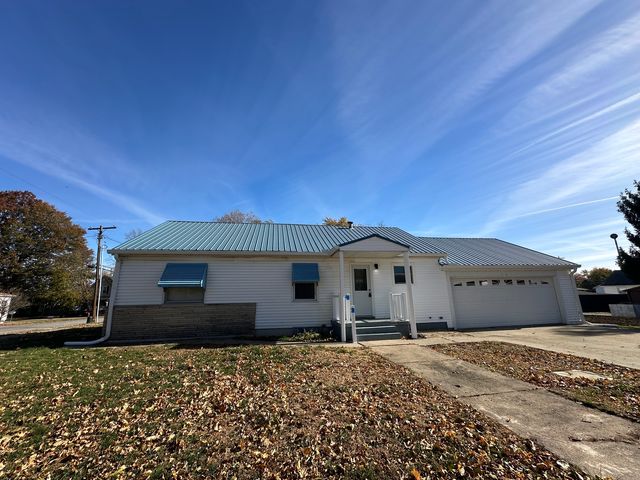 1202 E Jefferson Street E, Clinton, IL 61727