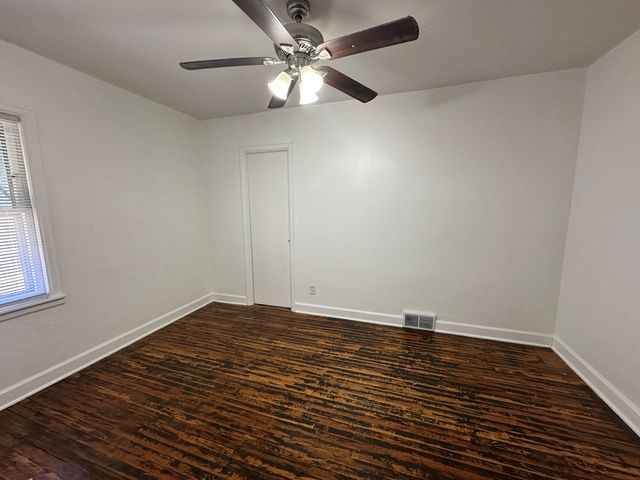 1202 E Jefferson Street E, Clinton, IL 61727