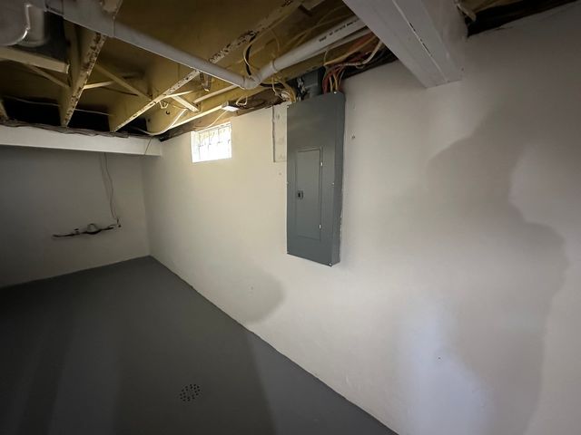 1202 E Jefferson Street E, Clinton, IL 61727