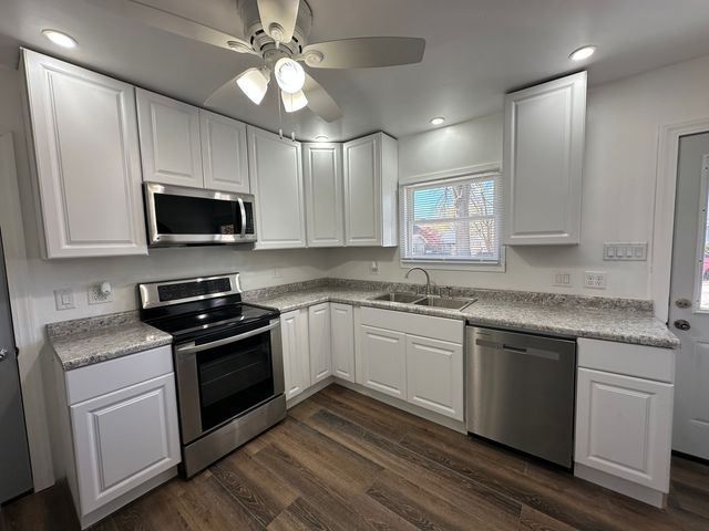 1202 E Jefferson Street E, Clinton, IL 61727