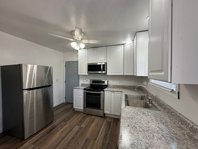 1202 E Jefferson Street E, Clinton, IL 61727