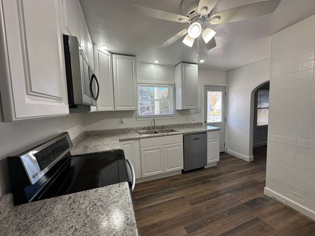 1202 E Jefferson Street E, Clinton, IL 61727