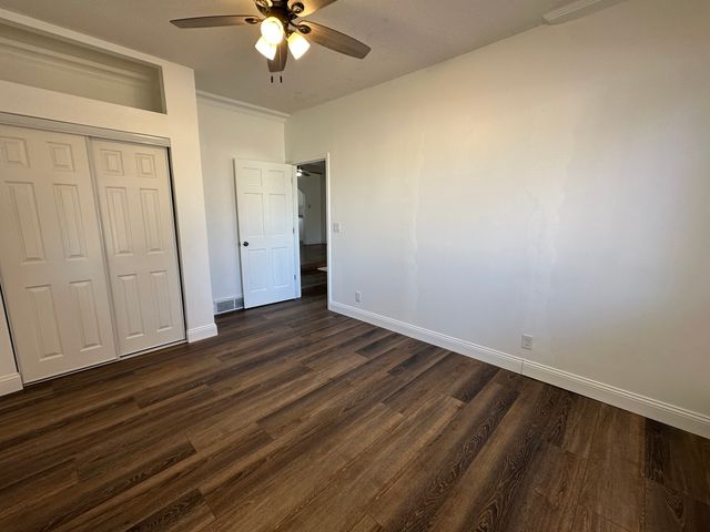 1202 E Jefferson Street E, Clinton, IL 61727