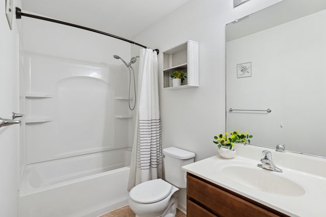 308 Niagara Lane, Volo, IL 60073