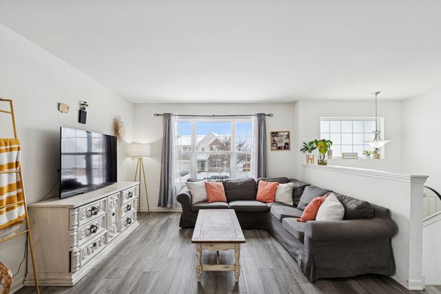 308 Niagara Lane, Volo, IL 60073