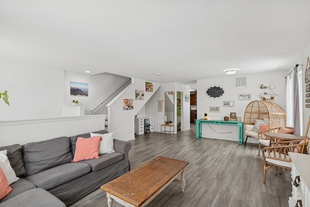 308 Niagara Lane, Volo, IL 60073