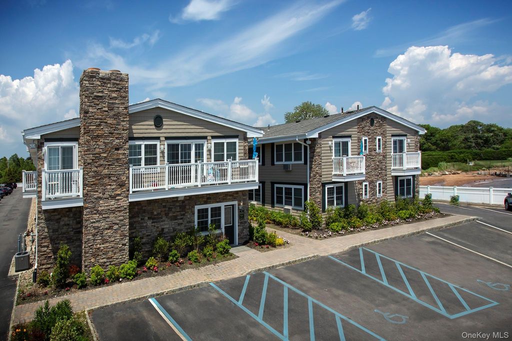 333 Candee Avenue 'E2, Sayville, NY 11782