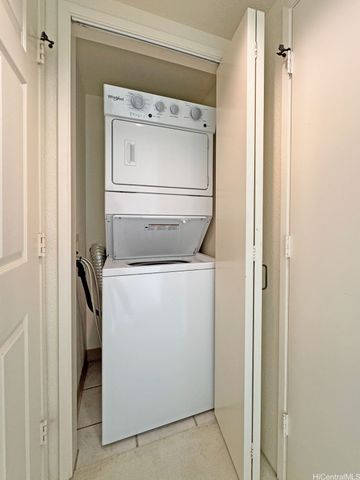 3075 Ala Poha Place 1704, Honolulu, HI 96818