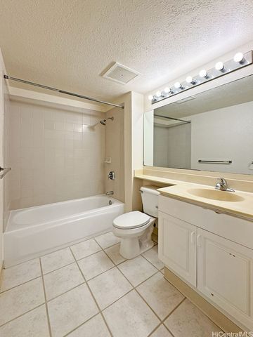 3075 Ala Poha Place 1704, Honolulu, HI 96818