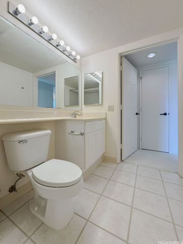 3075 Ala Poha Place 1704, Honolulu, HI 96818