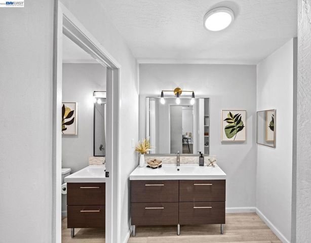 955 Shorepoint Ct 310, Alameda, CA 94501