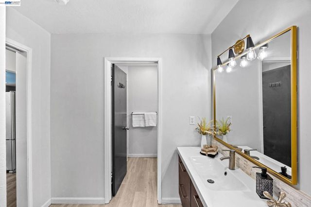 955 Shorepoint Ct 310, Alameda, CA 94501