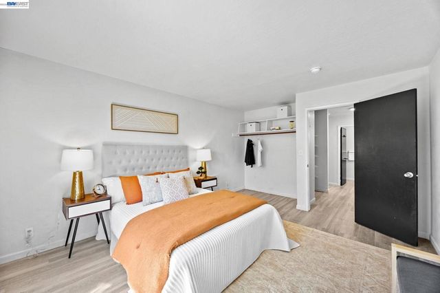 955 Shorepoint Ct 310, Alameda, CA 94501