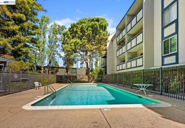 955 Shorepoint Ct 310, Alameda, CA 94501