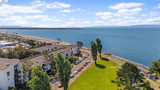 955 Shorepoint Ct 310, Alameda, CA 94501
