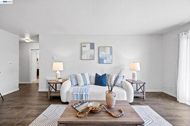 955 Shorepoint Ct 310, Alameda, CA 94501