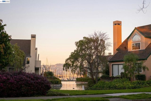 955 Shorepoint Ct 310, Alameda, CA 94501