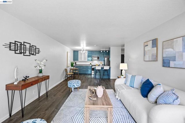 955 Shorepoint Ct 310, Alameda, CA 94501