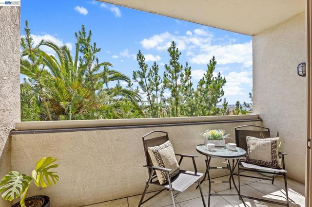955 Shorepoint Ct 310, Alameda, CA 94501