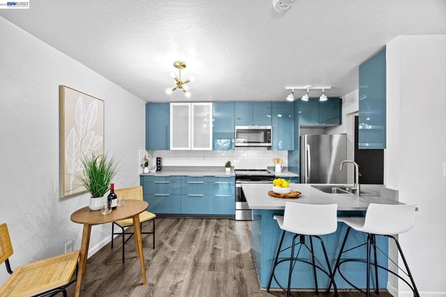 955 Shorepoint Ct 310, Alameda, CA 94501
