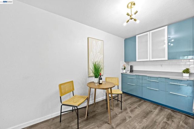 955 Shorepoint Ct 310, Alameda, CA 94501