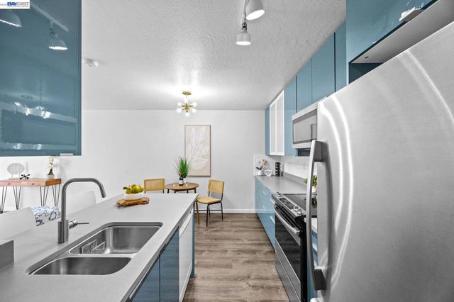 955 Shorepoint Ct 310, Alameda, CA 94501