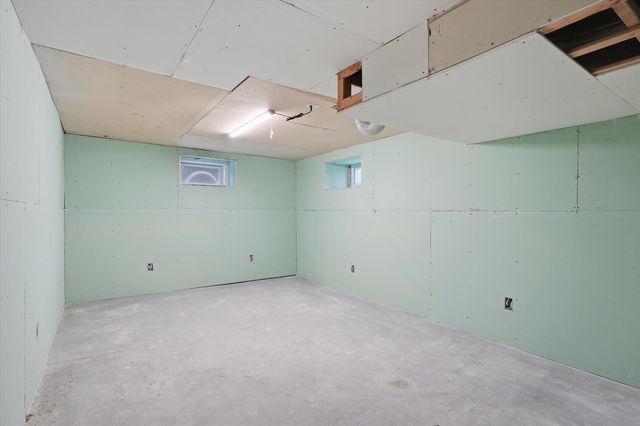 293 Lawrence Road, Salem, NH 03079