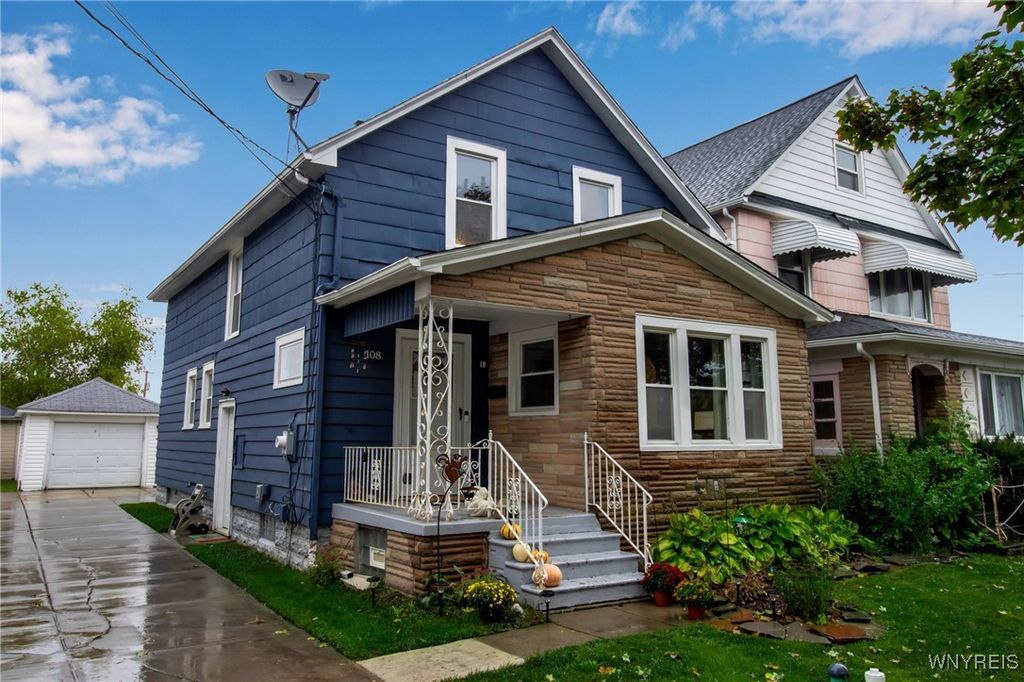 108 Burlington Avenue, Lancaster, NY 14043